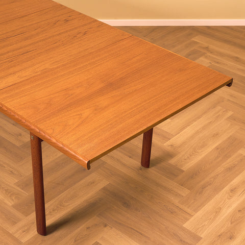 Danish dining table in teak