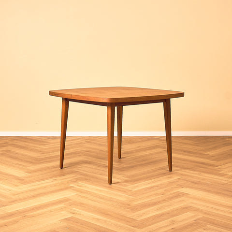 Svenskt fyrkantigt matbord i teak av AB Möbelfabriken Linden