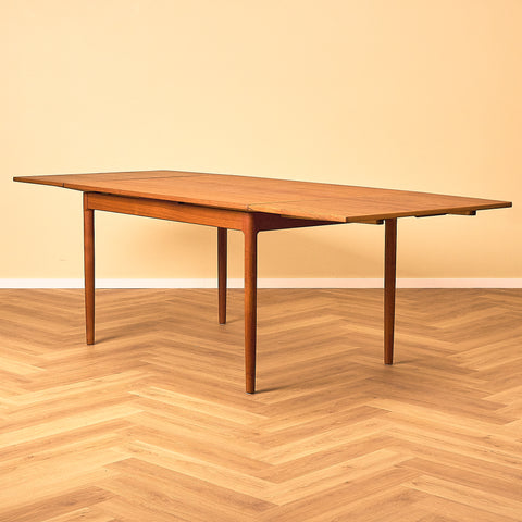 Danskt matbord i teak