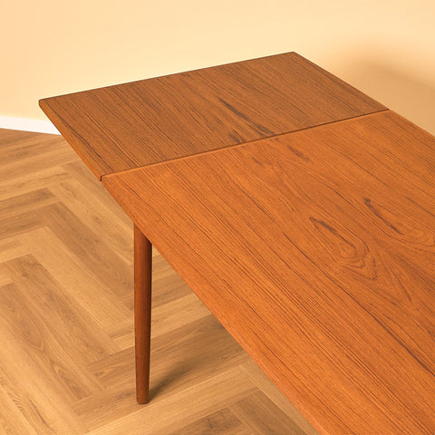 Danskt matbord i teak