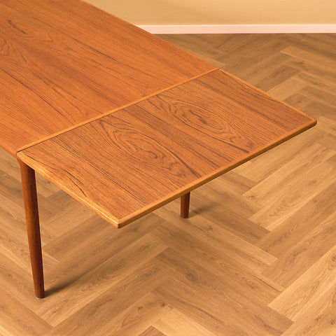 Danskt matbord i teak