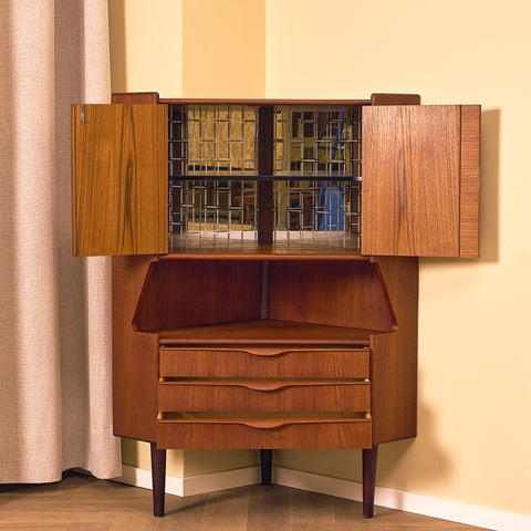 Danish corner cabinet in teak by Omann Jun Møbelfabrik