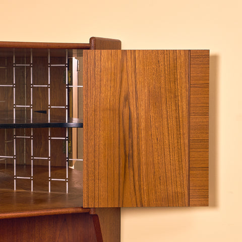 Danish corner cabinet in teak by Omann Jun Møbelfabrik