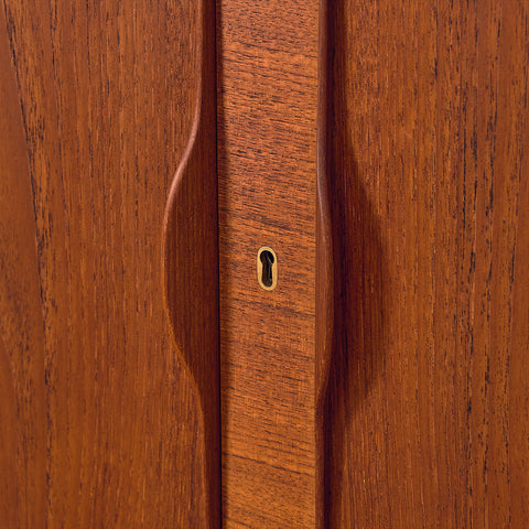 Danish corner cabinet in teak by Omann Jun Møbelfabrik
