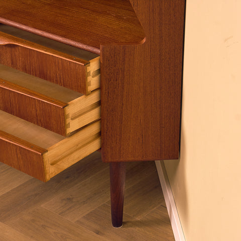 Danish corner cabinet in teak by Omann Jun Møbelfabrik