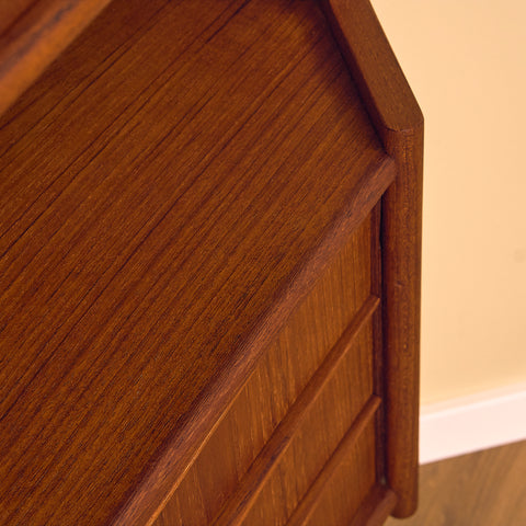 Danish corner cabinet in teak by Omann Jun Møbelfabrik