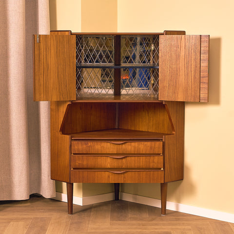 Danish corner cabinet in teak by Omann Jun Møbelfabrik