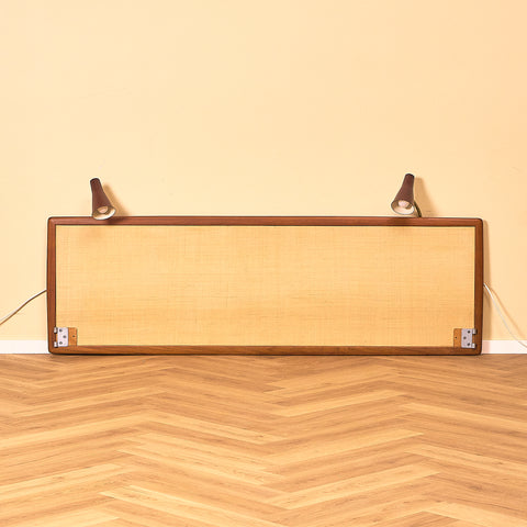 Mellansekelsk huvudgavel i teak