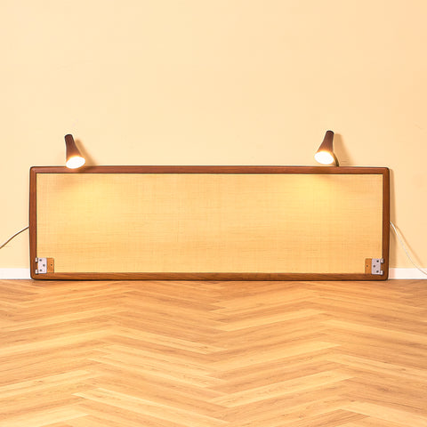 Mellansekelsk huvudgavel i teak