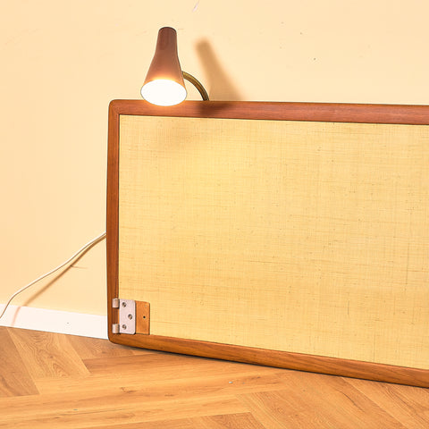 Mellansekelsk huvudgavel i teak