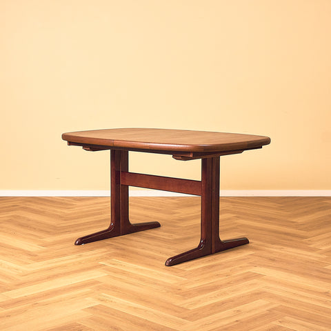 Danish dining table in mahogany by Skovby