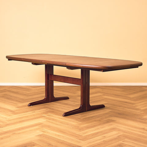 Danish dining table in mahogany by Skovby