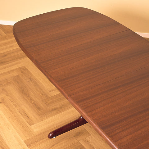 Danish dining table in mahogany by Skovby