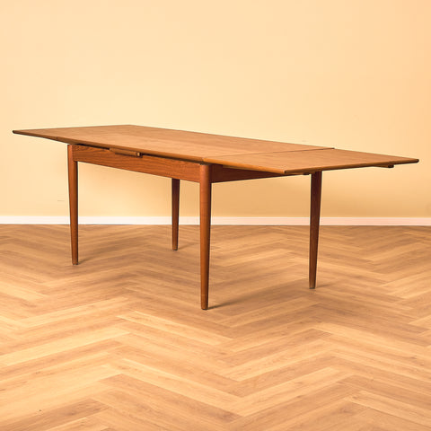 Danish dining table in teak