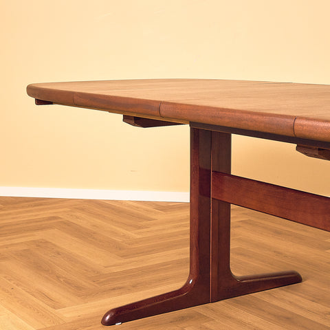 Danish dining table in mahogany by Skovby