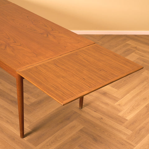 Danish dining table in teak