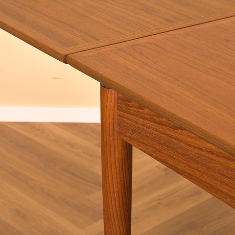 Danish dining table in teak