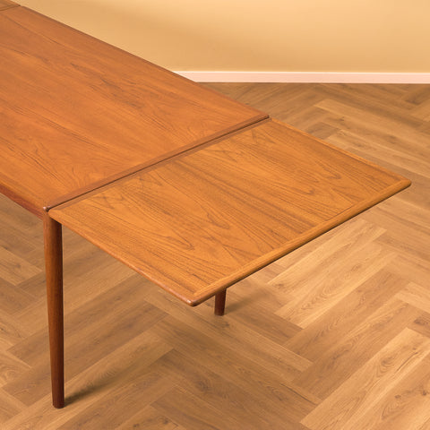 Danish dining table in teak by A/S H. Sigh & Søn, Spøttrup