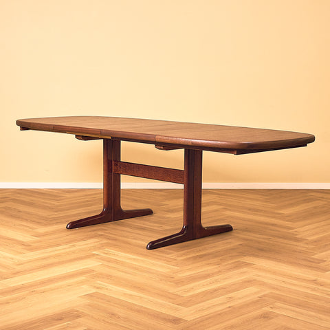 Danish dining table in mahogany by Skovby