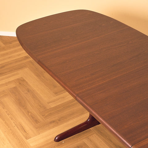 Danish dining table in mahogany by Skovby