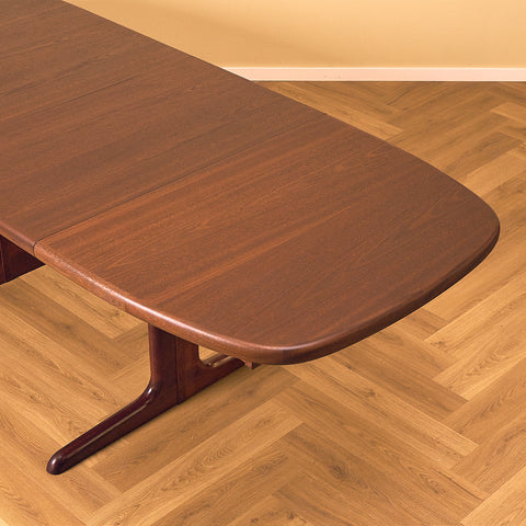 Danish dining table in mahogany by Skovby