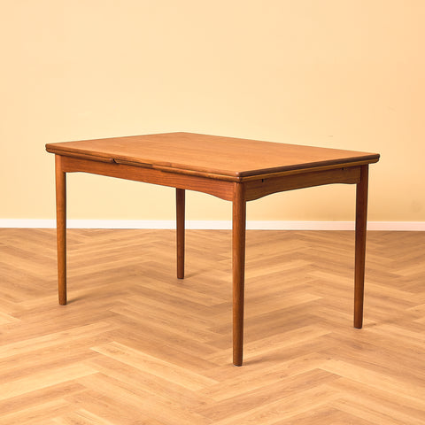 Danish dining table in teak