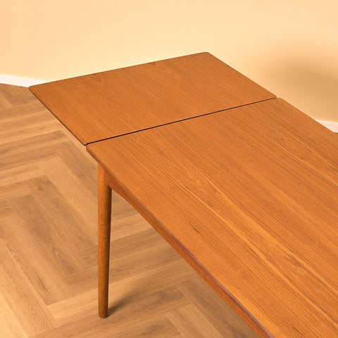 Danish dining table in teak