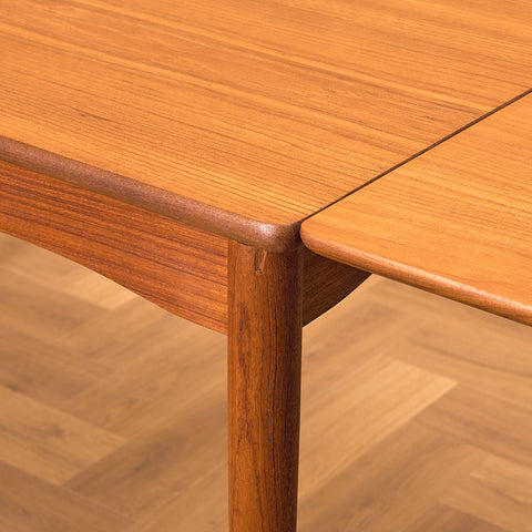 Danish dining table in teak