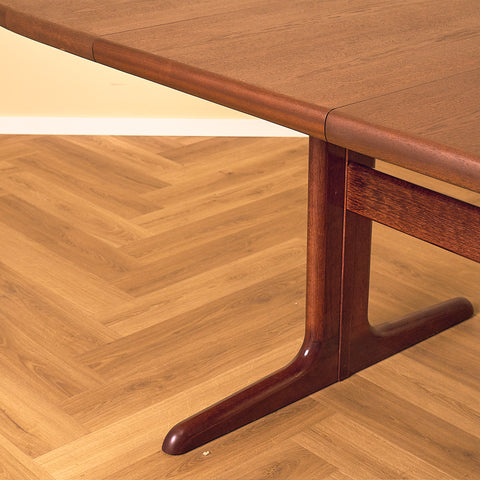 Danish dining table in mahogany by Skovby