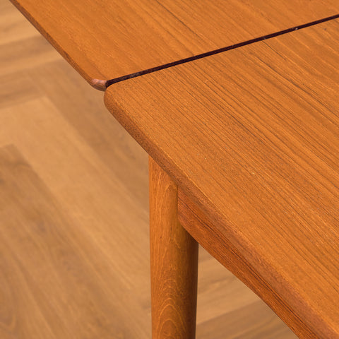 Danish dining table in teak