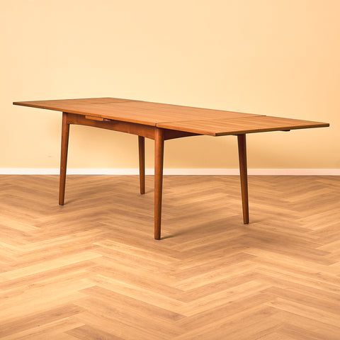 Danish dining table in teak