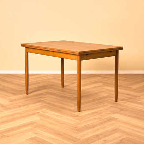 Danish dining table in teak by Farstrup