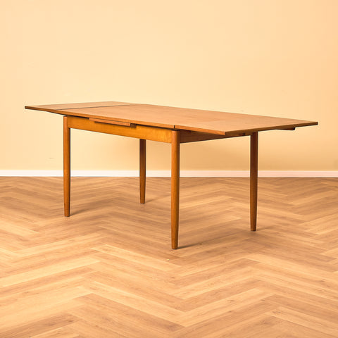Danish dining table in teak by Farstrup
