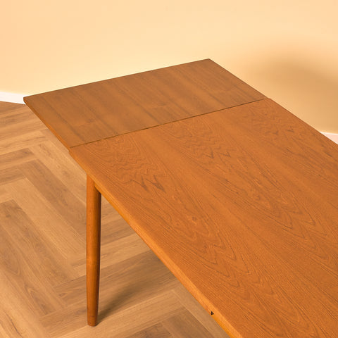 Danish dining table in teak by Farstrup