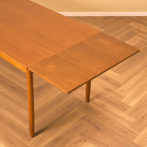 Danish dining table in teak by Farstrup