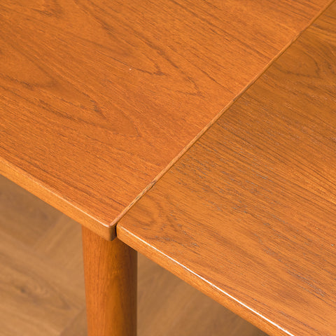 Danish dining table in teak by Farstrup