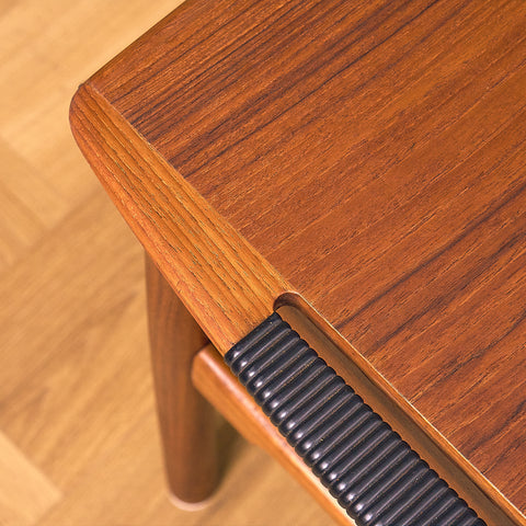 Danskt sidobord i teak