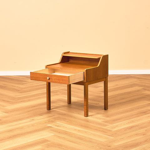 Svenskt sängbord i teak