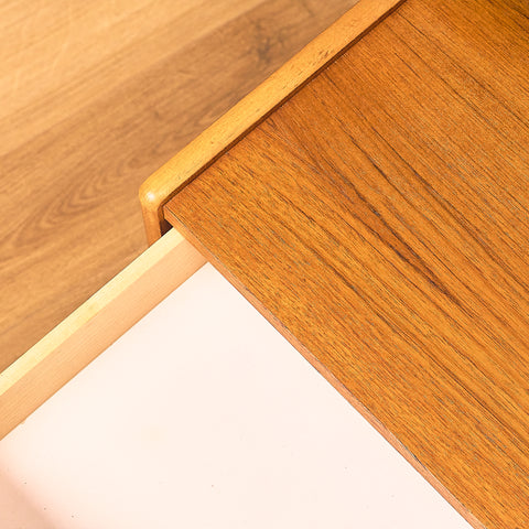 Svenskt sängbord i teak