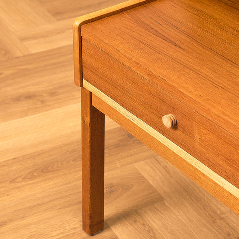 Svenskt sängbord i teak