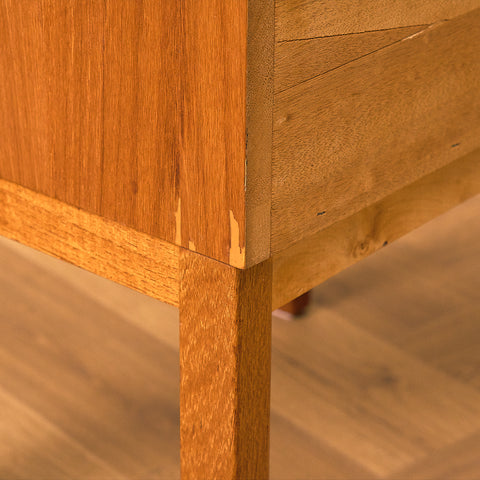Svenskt sängbord i teak