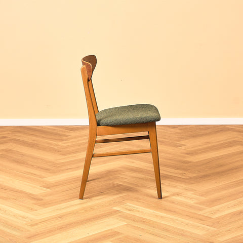 Matstolar i teak och bok av Farstrup, modell 210