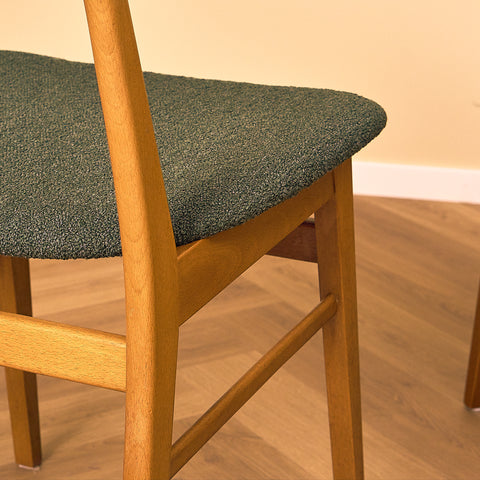 Matstolar i teak och bok av Farstrup, modell 210