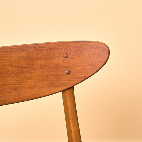 Matstolar i teak och bok av Farstrup, modell 210