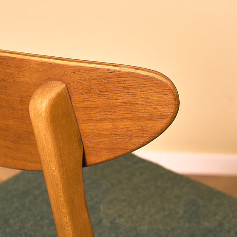 Matstolar i teak och bok av Farstrup, modell 210