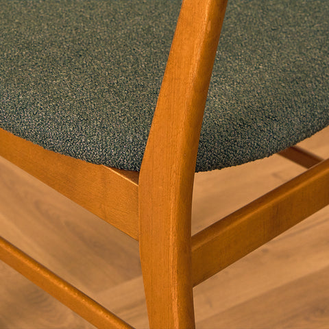 Matstolar i teak och bok av Farstrup, modell 210