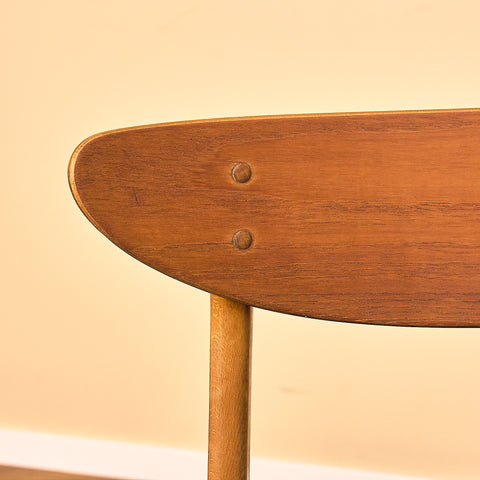 Matstolar i teak och bok av Farstrup, modell 210