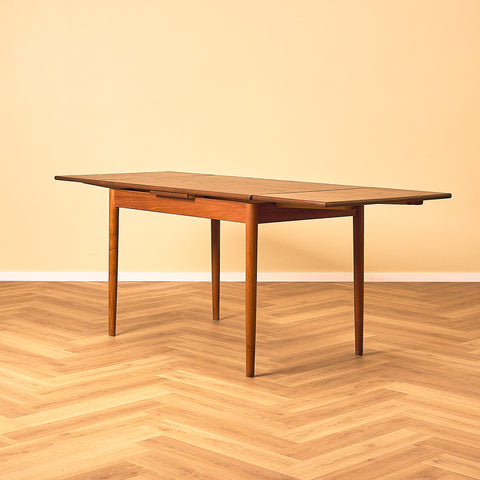 Danskt matbord i teak