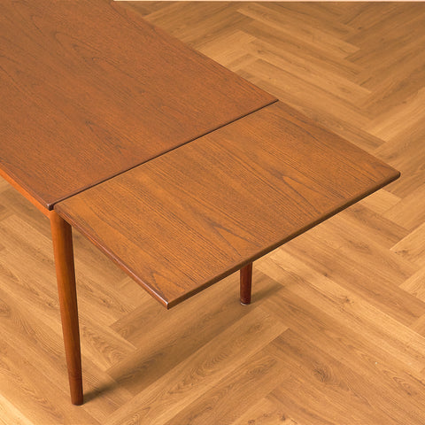 Danskt matbord i teak