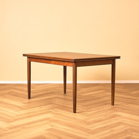 Danskt matbord i teak och valnöt